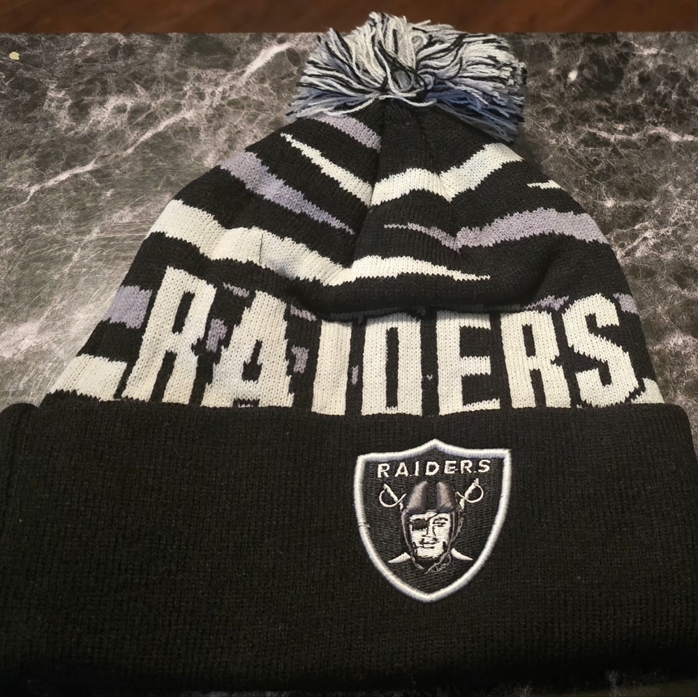NWOT Raiders Adults  Pom-Pom Beanie - Black and Gray